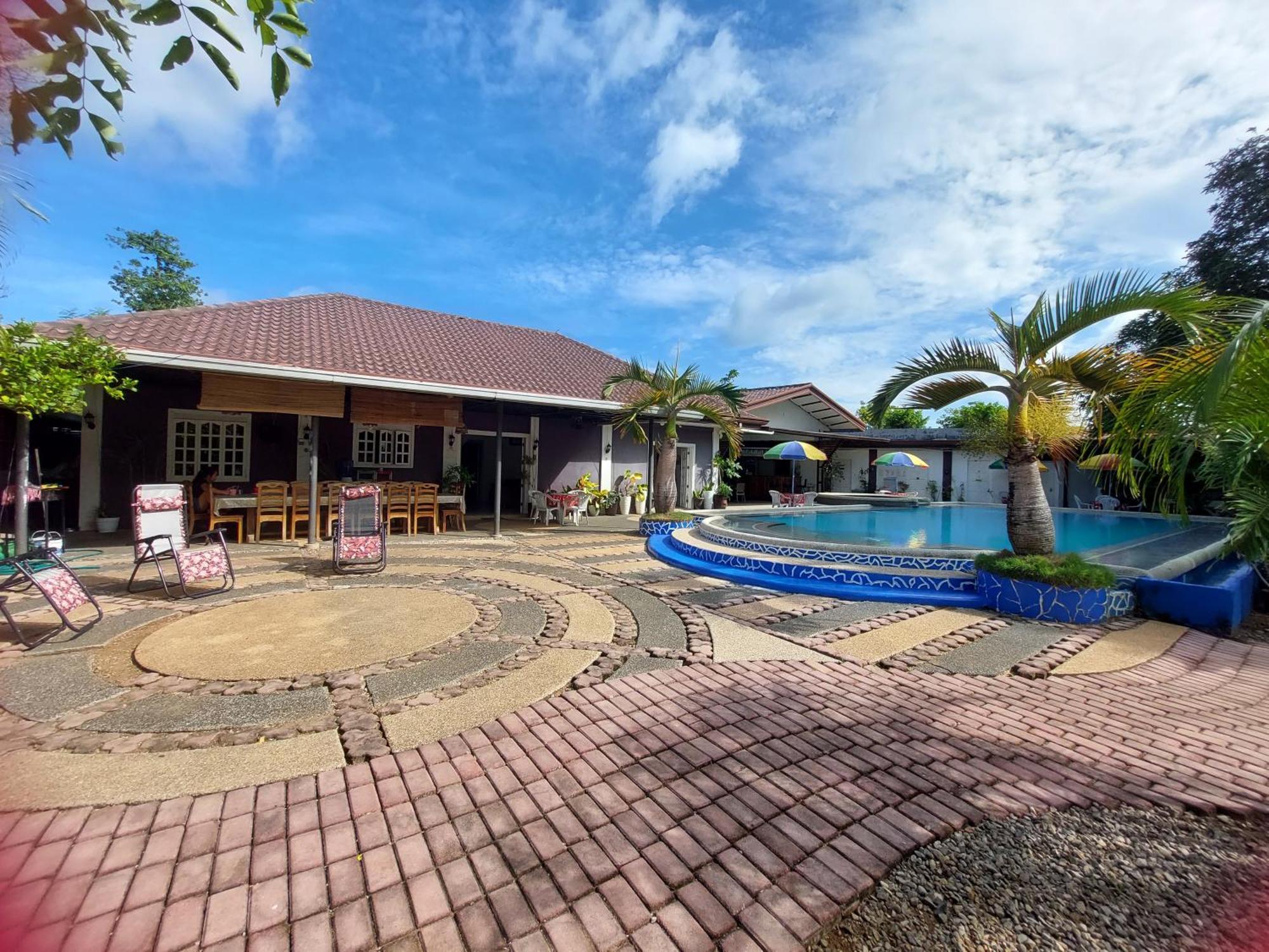 Ice Bear Bar & Tourist Inn Dauis Exterior foto